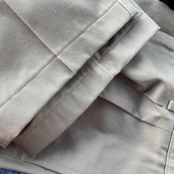 Van Heusen Wrinkle‎ Free Khakis Pleated Front Pant 40x27 - Picture 9 of 11